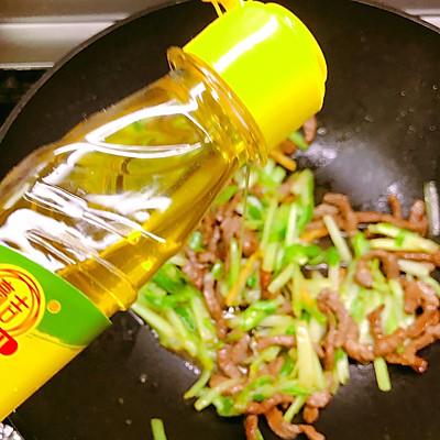 韭黄炒肉最正宗的做法（韭黄炒肉丝怎么炒）-23
