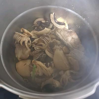墨鱼干和什么煲汤最好（干墨鱼要泡多久才可炖汤）-7
