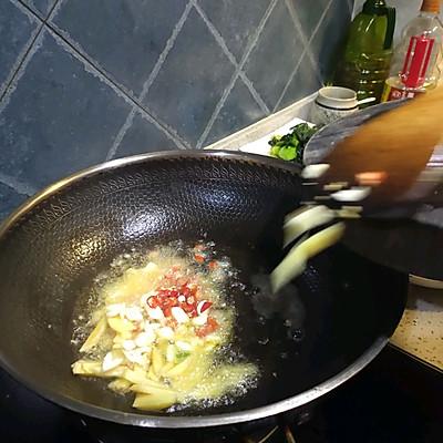 童子鸡怎么烧好吃又简单 清炒童子鸡的做法窍门-4