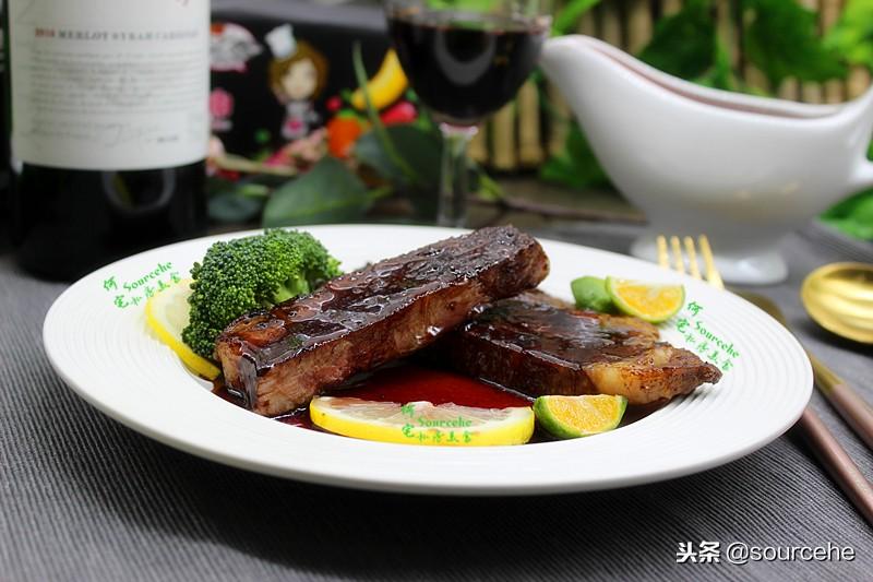 如何煎牛排的家常做法（煎牛排的牛排要洗吗）-1