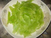 莴笋怎么炒好吃又简单（莴笋炒鸡蛋的做法）-3