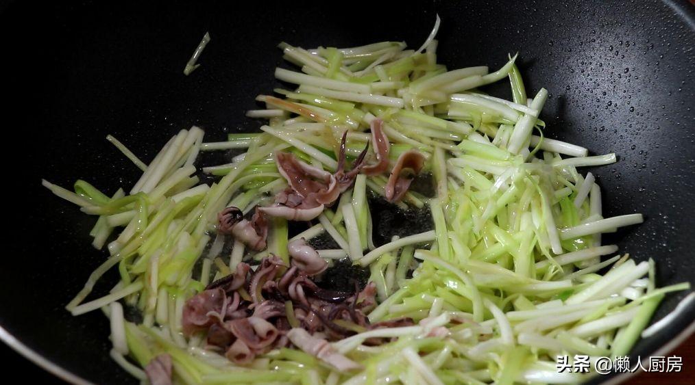 海兔炒韭菜家常做法窍门-9