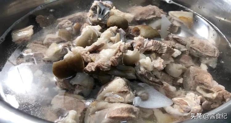 白汤羊肉汤的做法及配料（炖羊肉汤三放三不放）-1