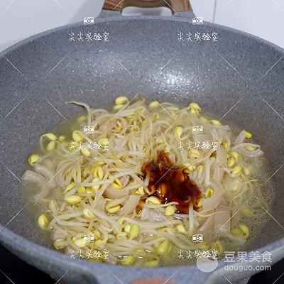 猪皮炒黄豆芽的家常做法教程-8