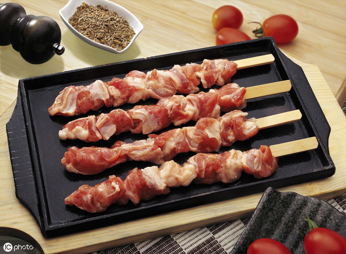 一斤羊肉串大概多少串（真假羊肉串鉴别方法）-5