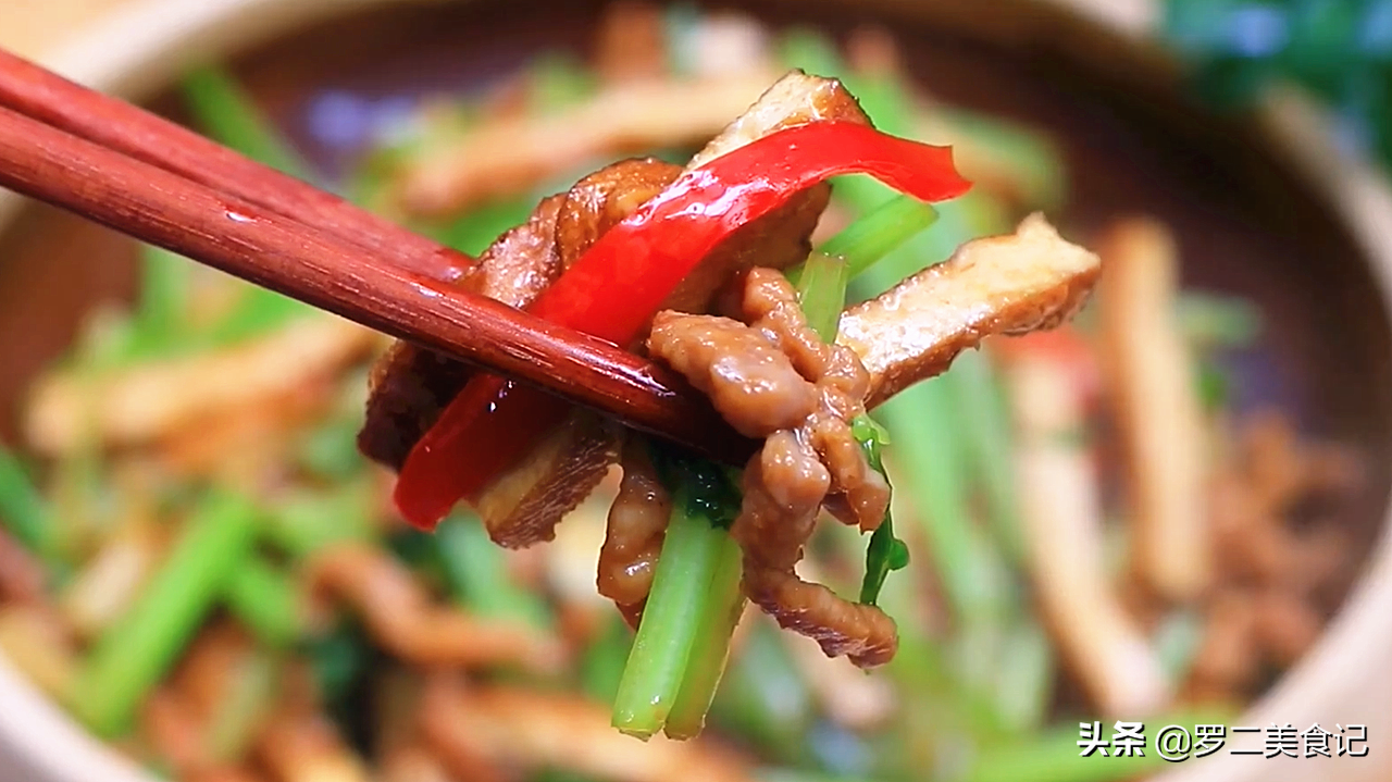 香干炒芹菜炒肉怎么炒？-3