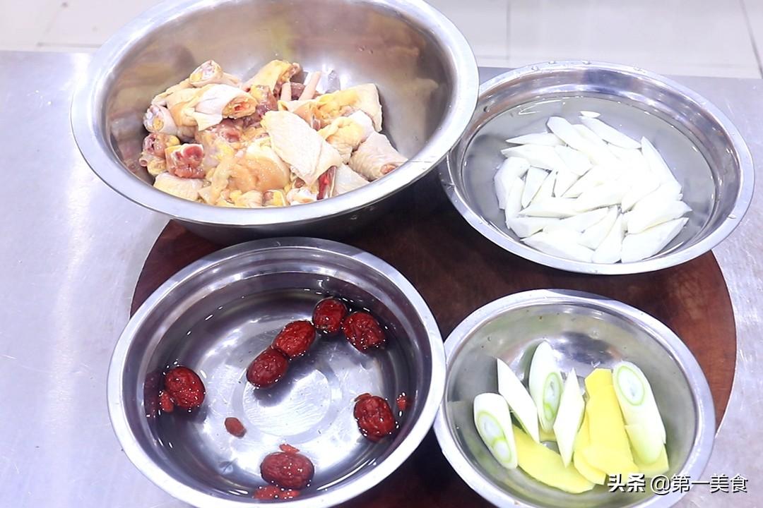 鸡肉冷水焯还是开水焯（炖鸡汤的鸡炒一下炖还是直接炖）-5