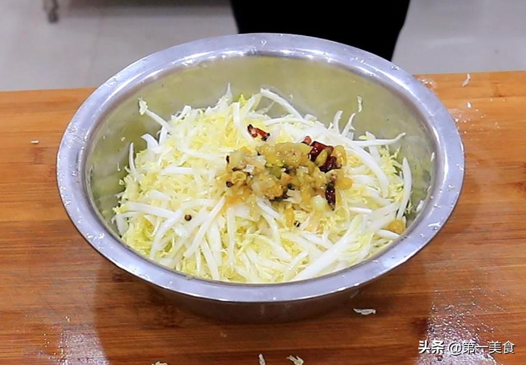 娃娃菜可以生吃吗凉拌（饭店凉拌娃娃菜的做法酸甜）-6