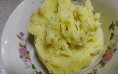 家庭自制土豆泥最简单（奶香土豆泥的做法）
