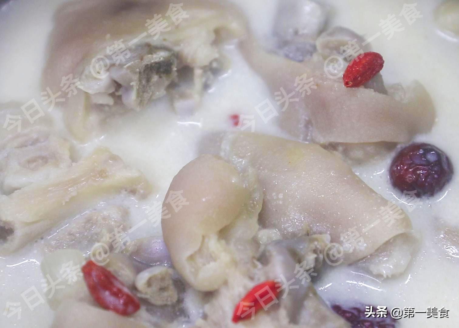 花生猪脚汤怎么煲好喝，煲猪脚汤放什么材料好-3