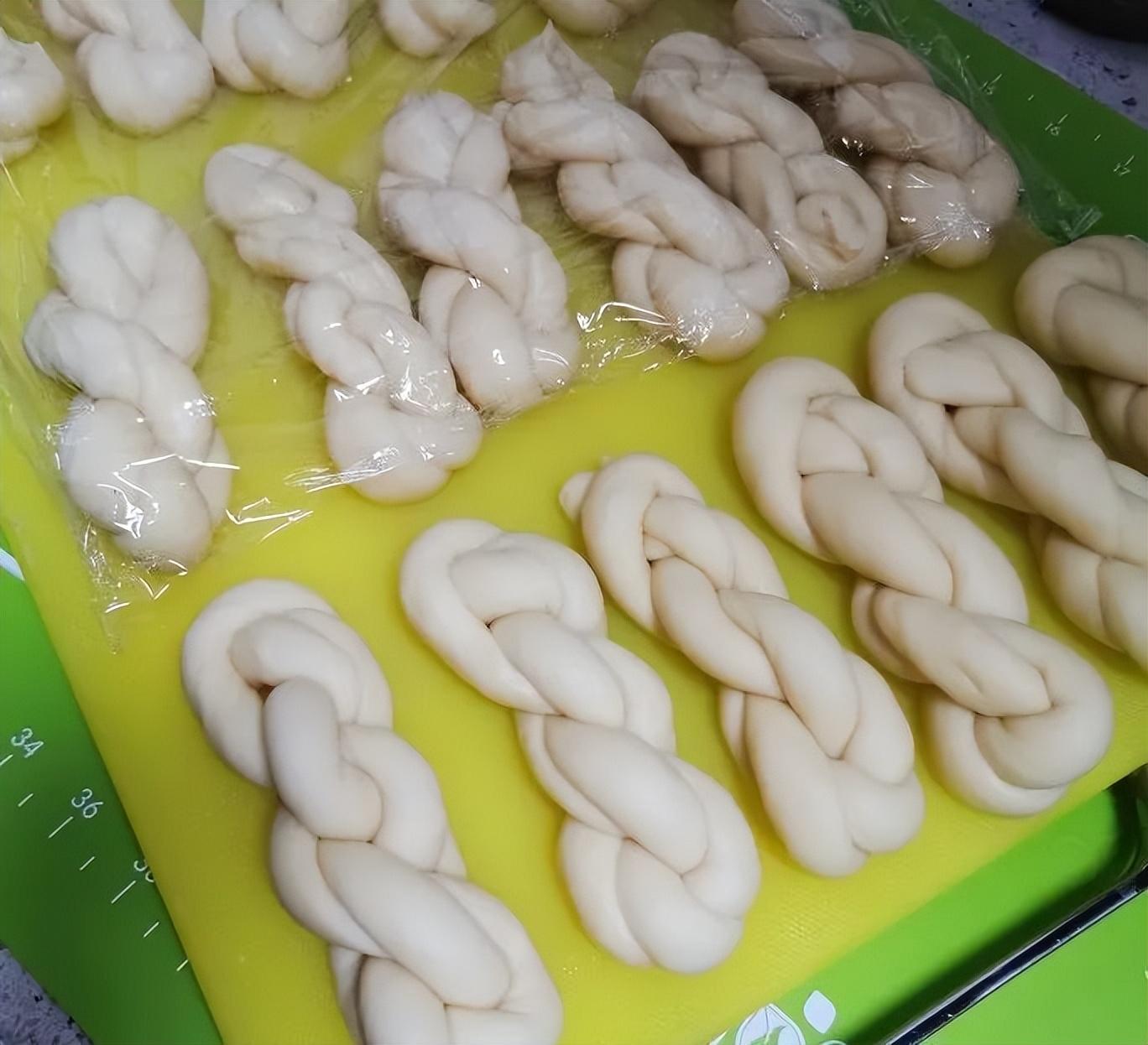 蜂蜜大软麻花的制作方法_家庭版麻花的做法-11