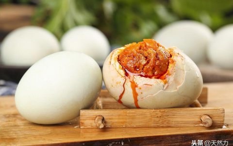 咸鸭蛋太咸了怎么吃好（咸鸭蛋的保存方法）