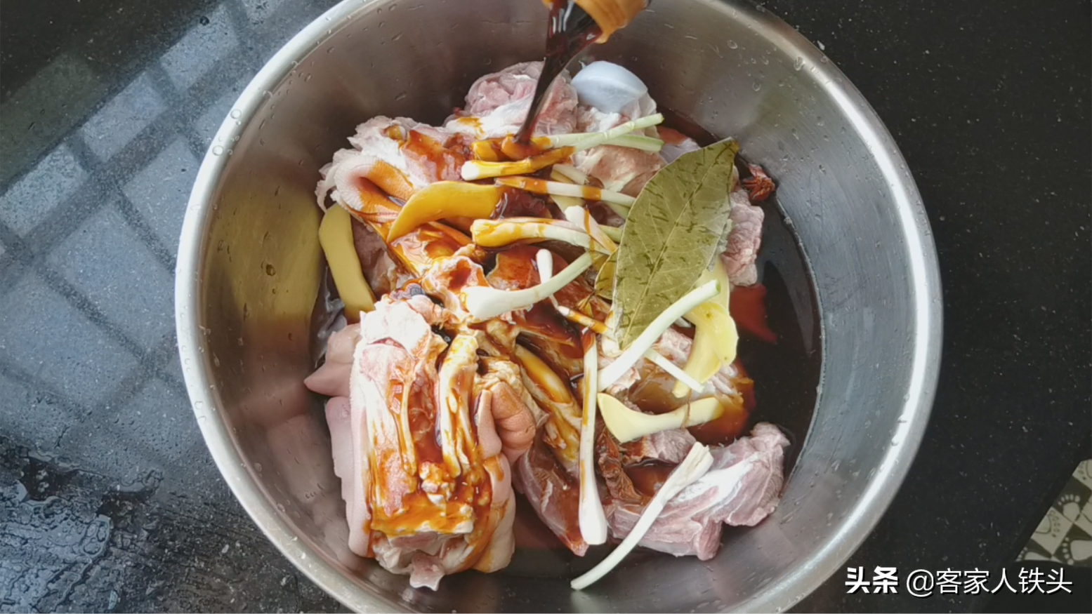 酱猪蹄子最简单的做法（电饭锅酱猪蹄的家常做法）-4