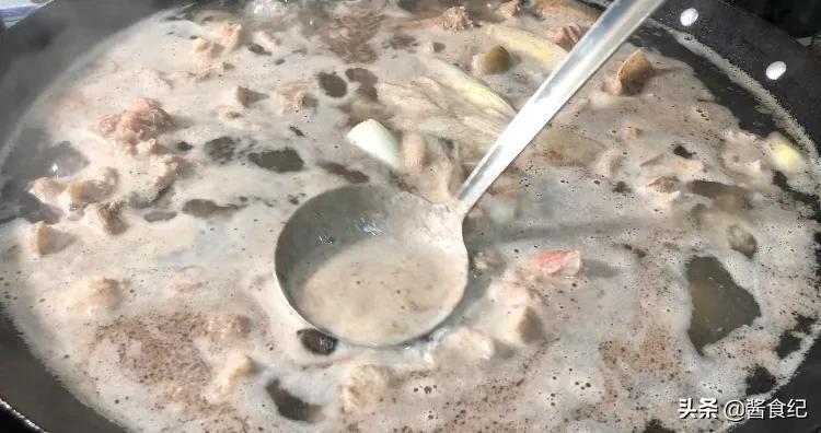白汤羊肉汤的做法及配料（炖羊肉汤三放三不放）-6