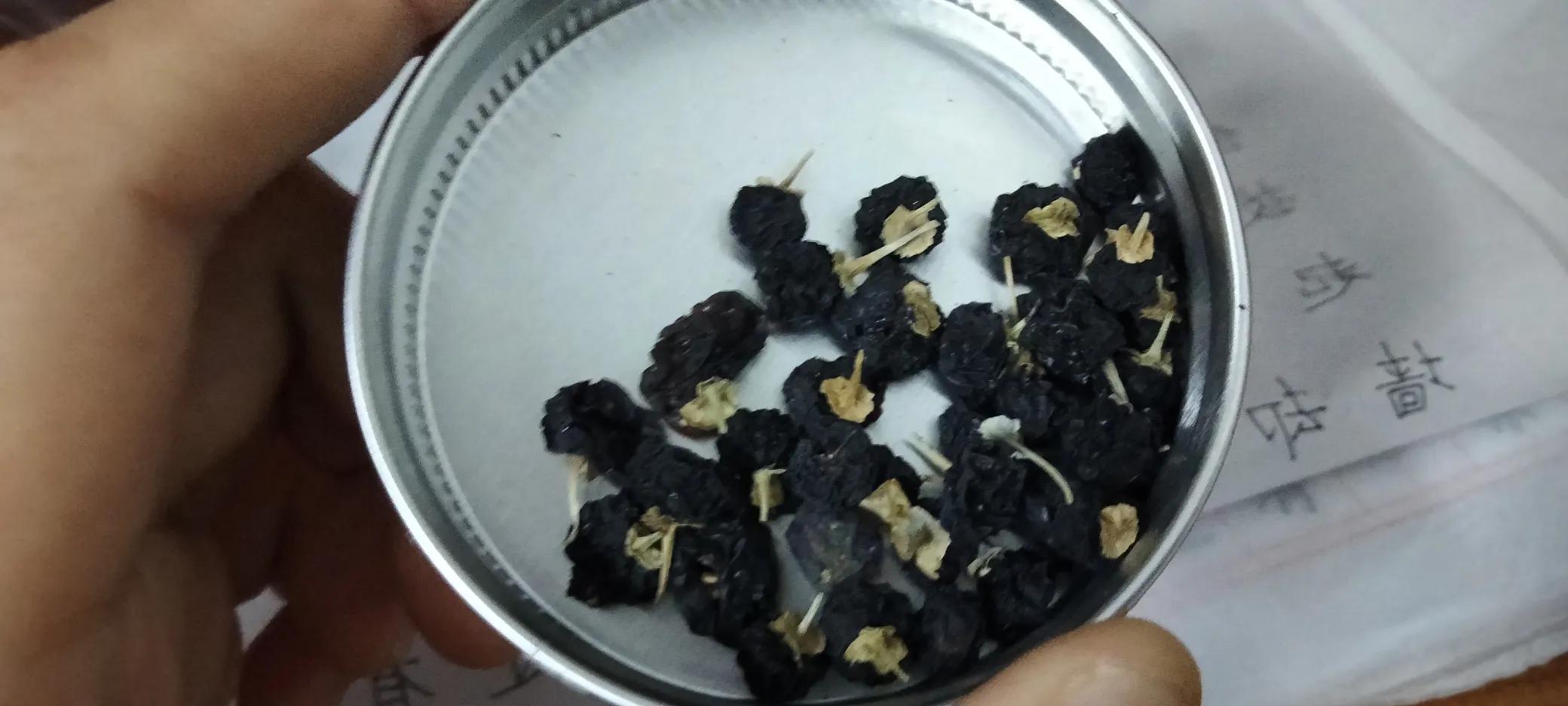 桑葚干泡水用开水泡吗（桑葚干泡开水还是温水）-1