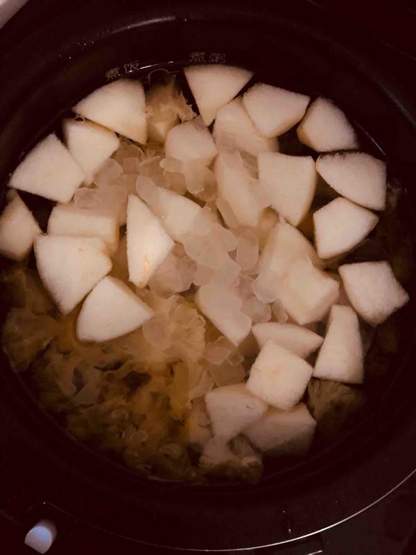 泡发银耳的方法（冰糖雪梨银耳汤的做法）-4