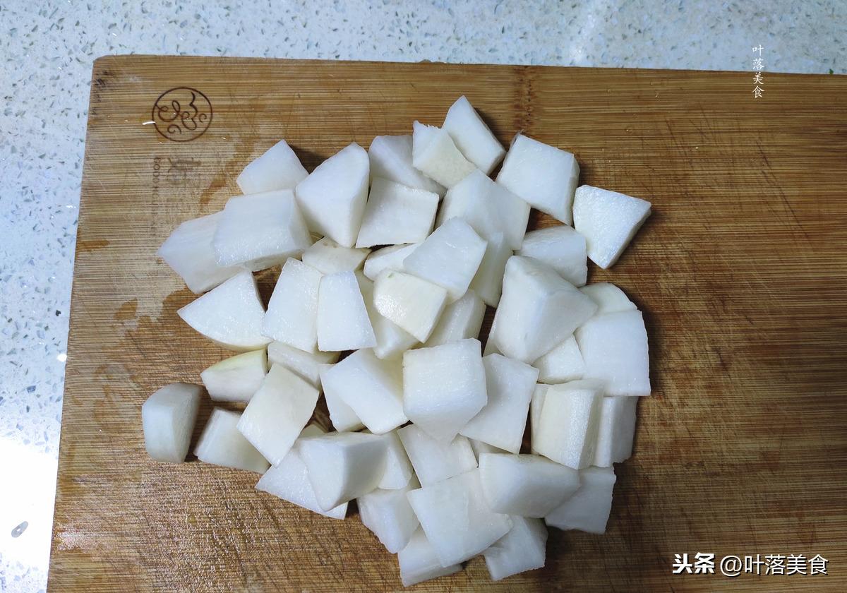 白萝卜炖牛腩怎么做好吃又烂（牛腩肉炖白萝卜的做法）-5