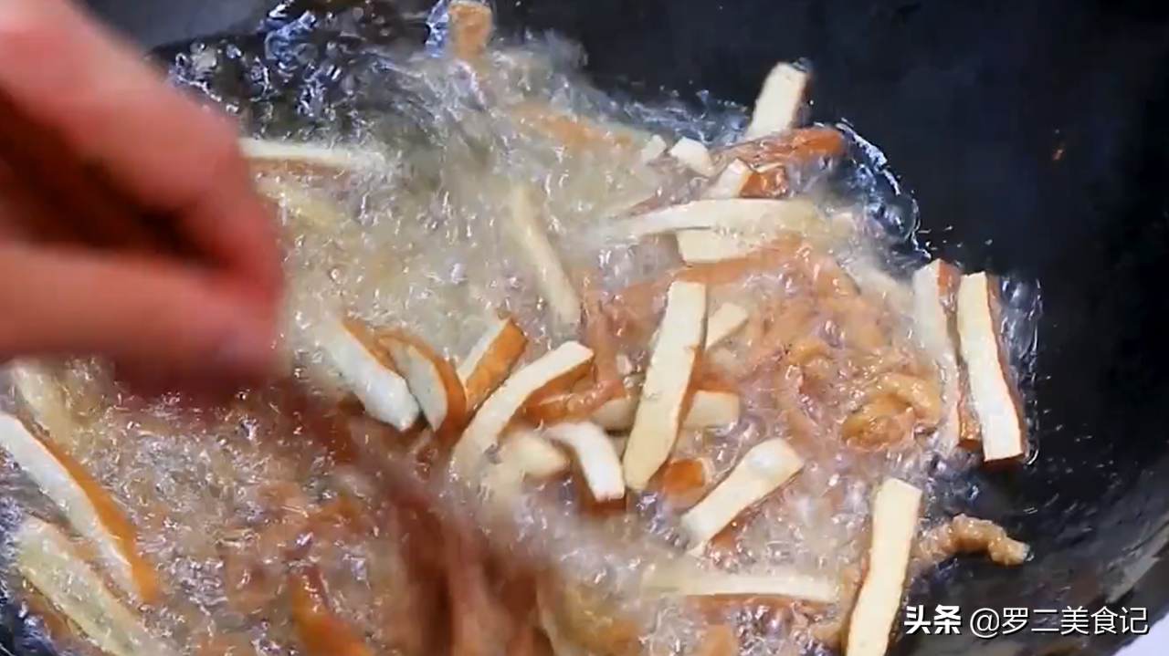 香干炒芹菜炒肉怎么炒？-9