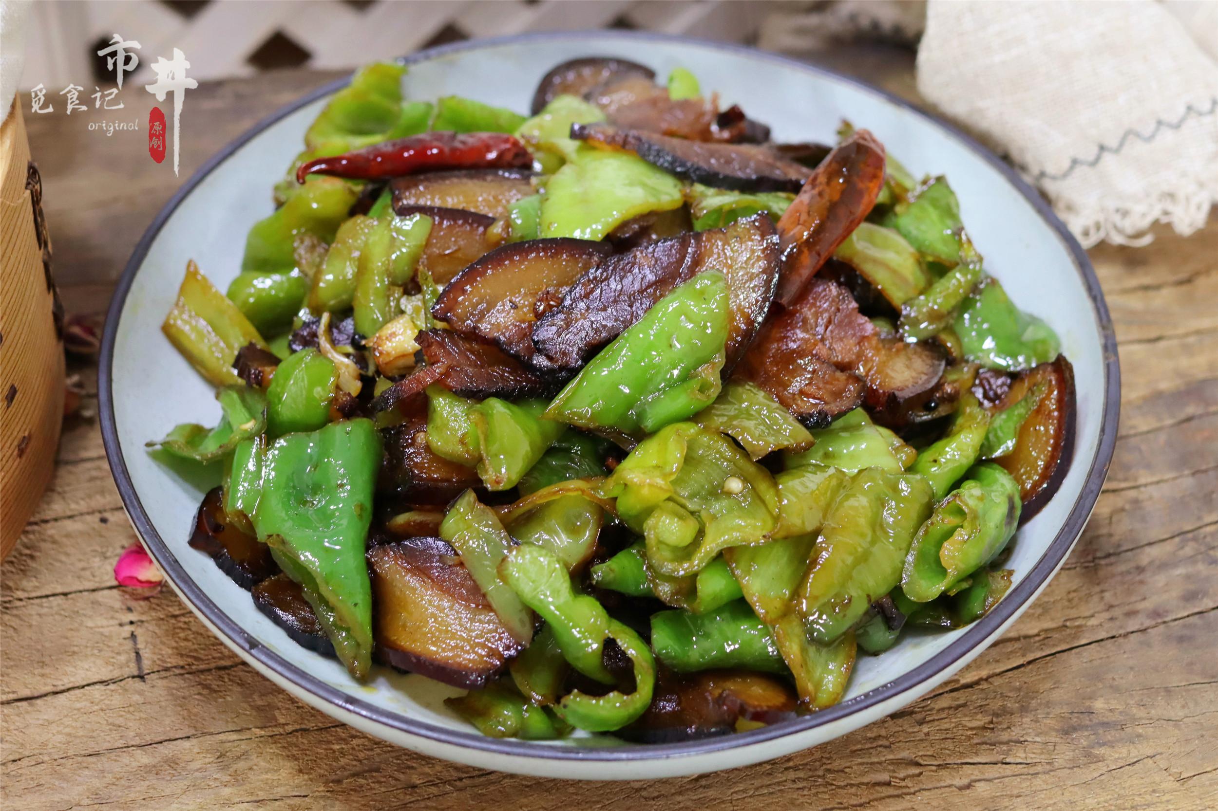 腊肉冷藏还是冷冻保存（辣椒炒腊肉的家常做法）-6