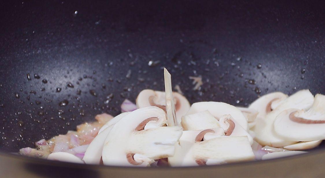 奶油蘑菇汤西餐的做法-7