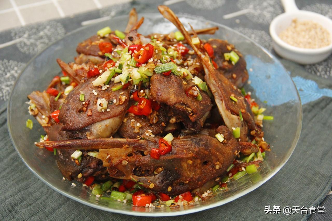 炸鸭头的做法和配料配方（炸鸭头的简单做法窍门）-2
