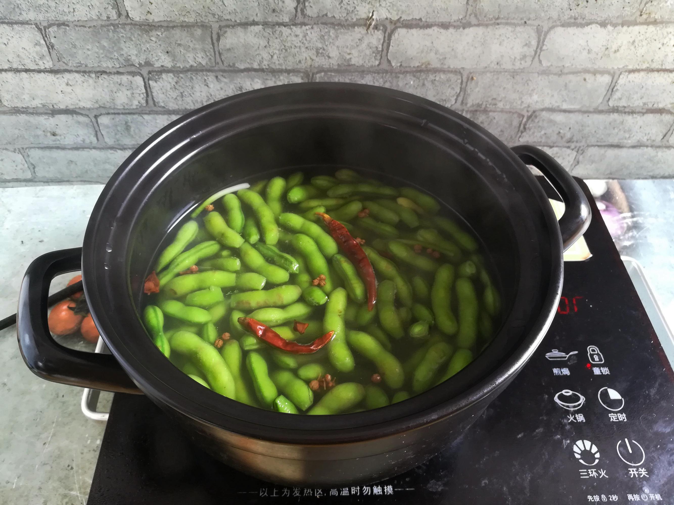 水煮毛豆要煮多久入盐（盐煮毛豆几分钟熟）-9