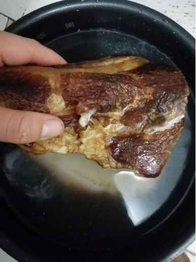 腊肉冷水煮还是开水煮（煮腊肉的正确方法）-1