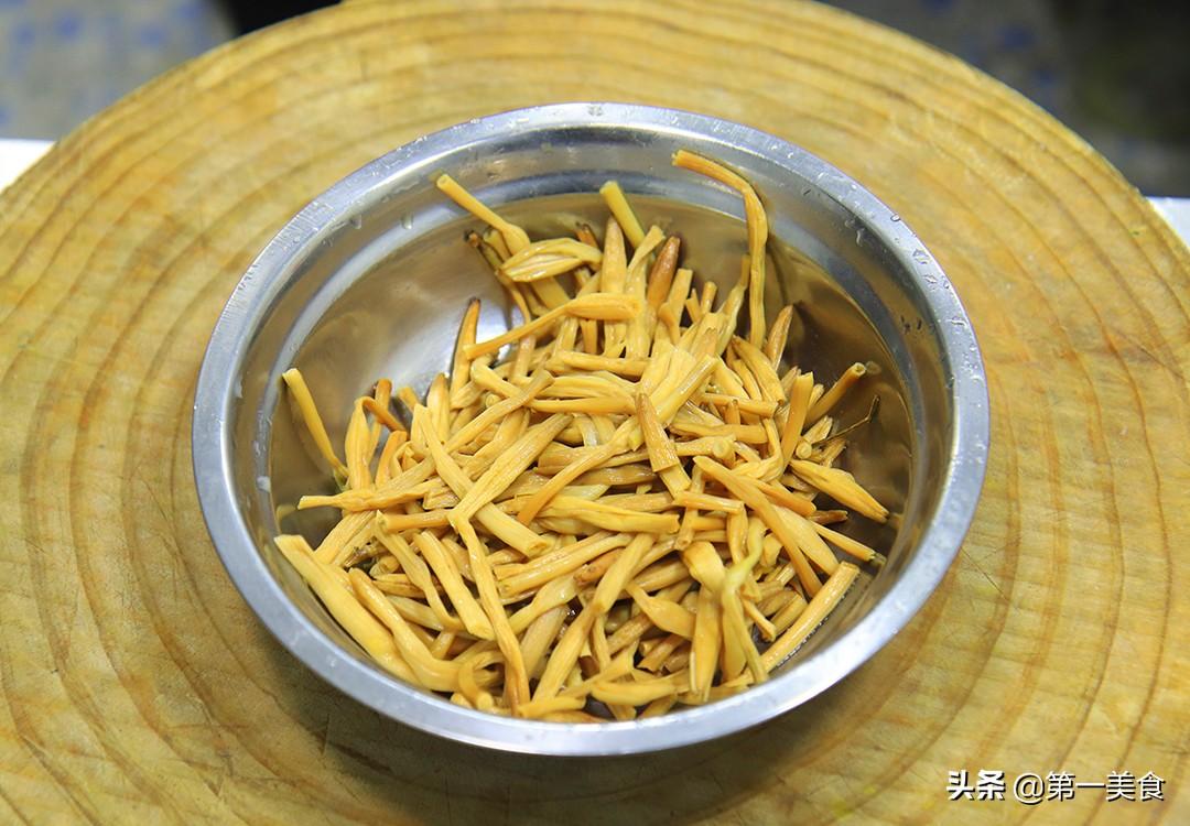 肉和黄花菜的做法大全（黄花菜炒肉丝怎么炒好吃）-3