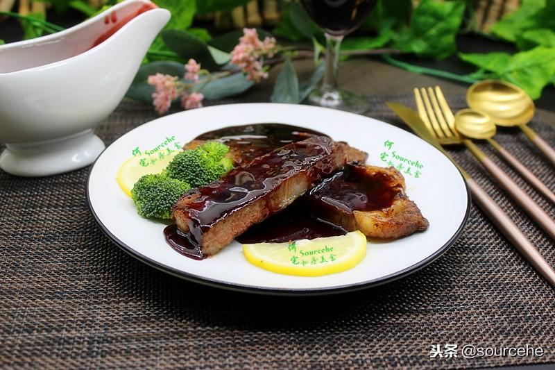 如何煎牛排的家常做法（煎牛排的牛排要洗吗）-13