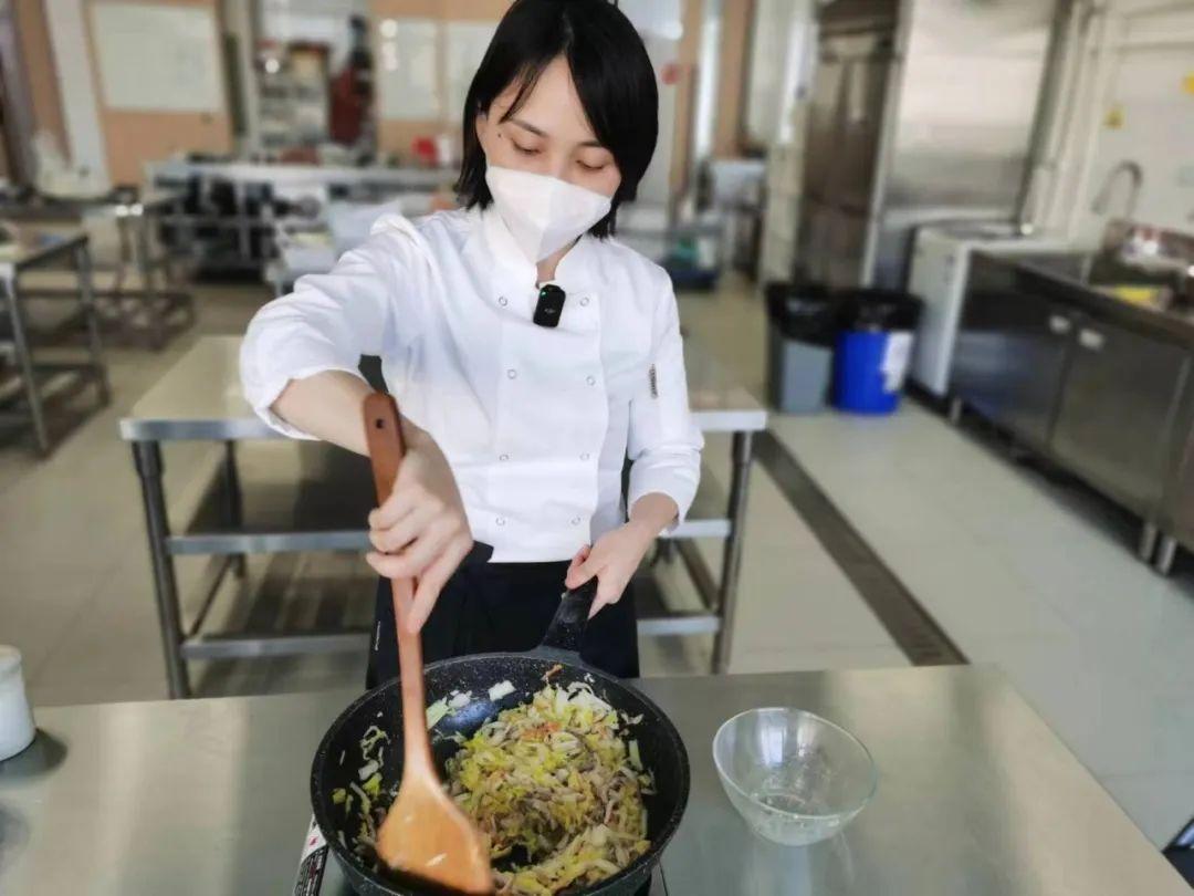 春卷怎么做好吃又简单 三丝春卷的做法及配料-5