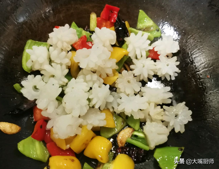 鱿鱼干怎么泡发的软嫩（泡发鱿鱼的最佳方法）-8