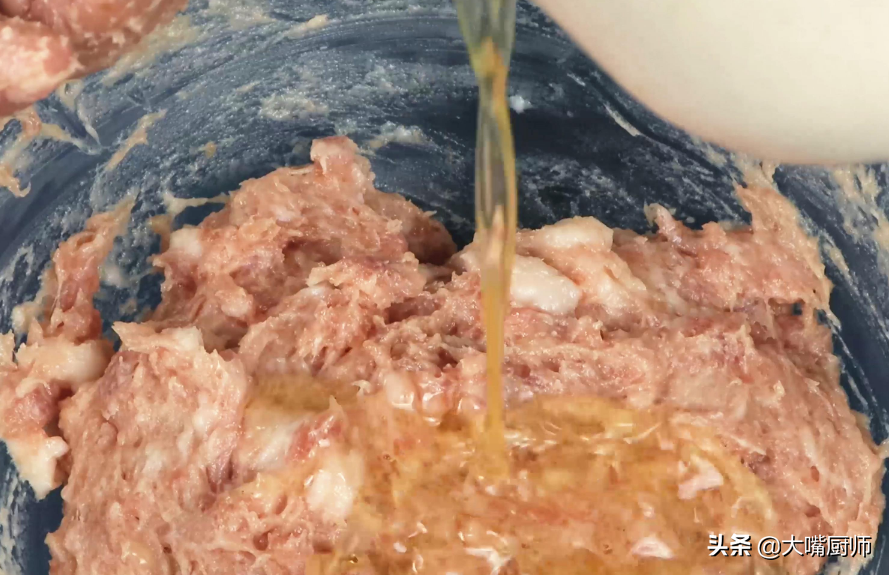 肉圆子怎样做又嫩又好吃 q弹的肉丸子做法-7