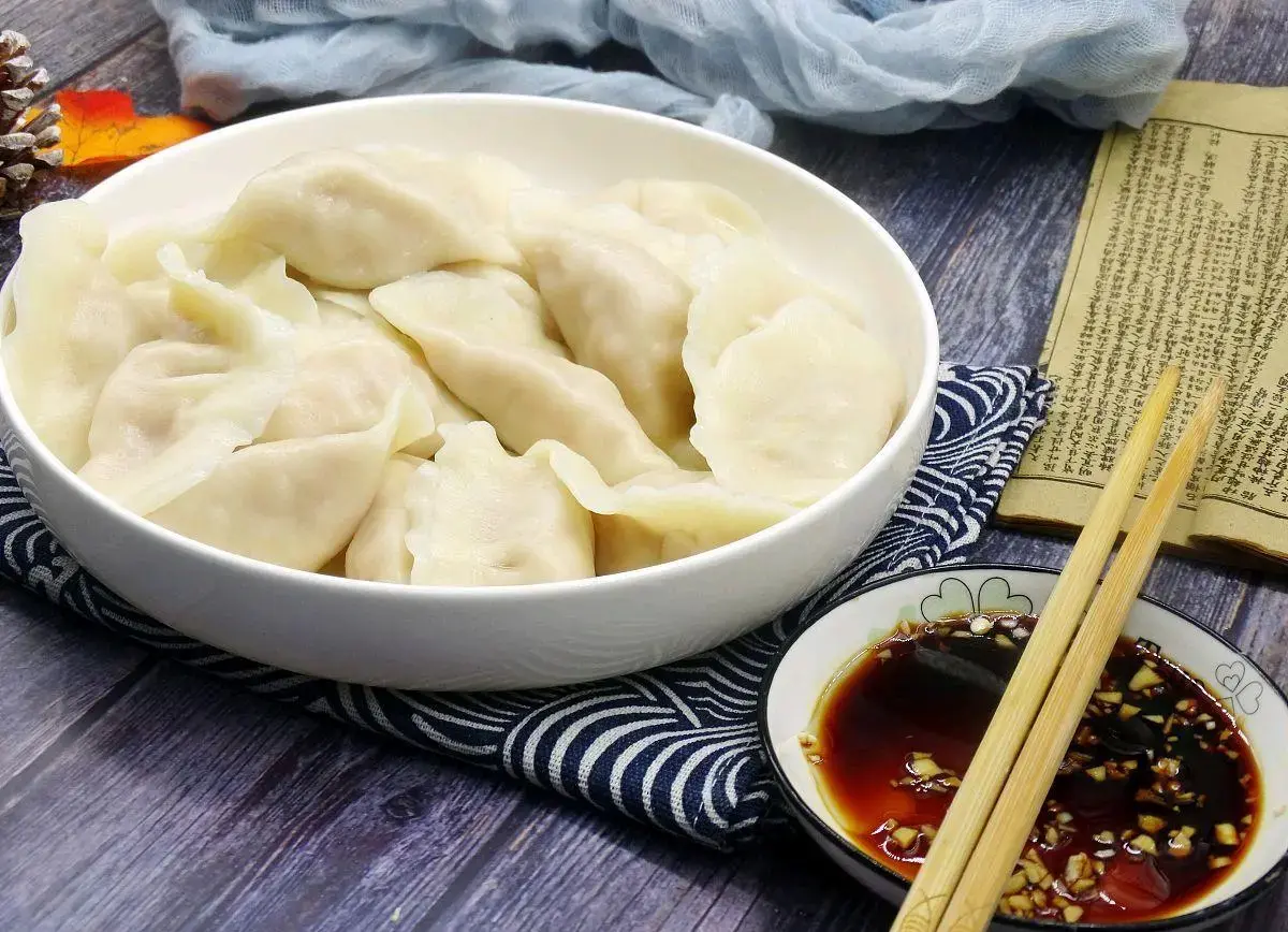 速冻饺子是不是飘起来就熟了 水饺熟了怎么看-6