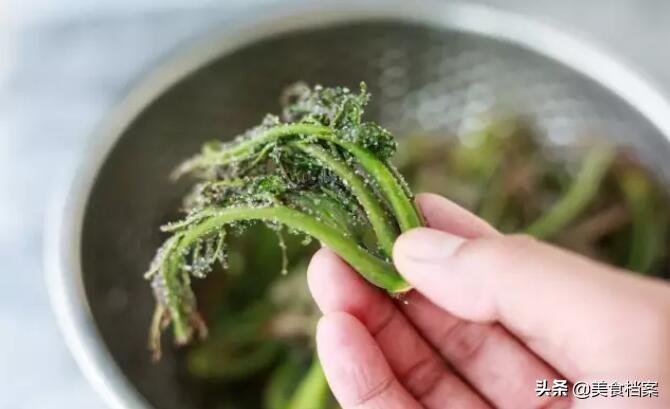 腌椿芽咸菜的家常做法-5