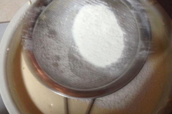新手做脆皮蛋糕的做法（在家做蛋糕的简便方法）-4