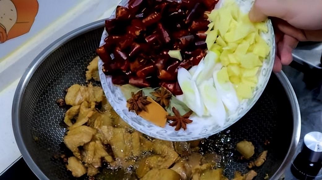 东北猪肉炖粉条的做法 猪肉粉条炖白菜的做法-6