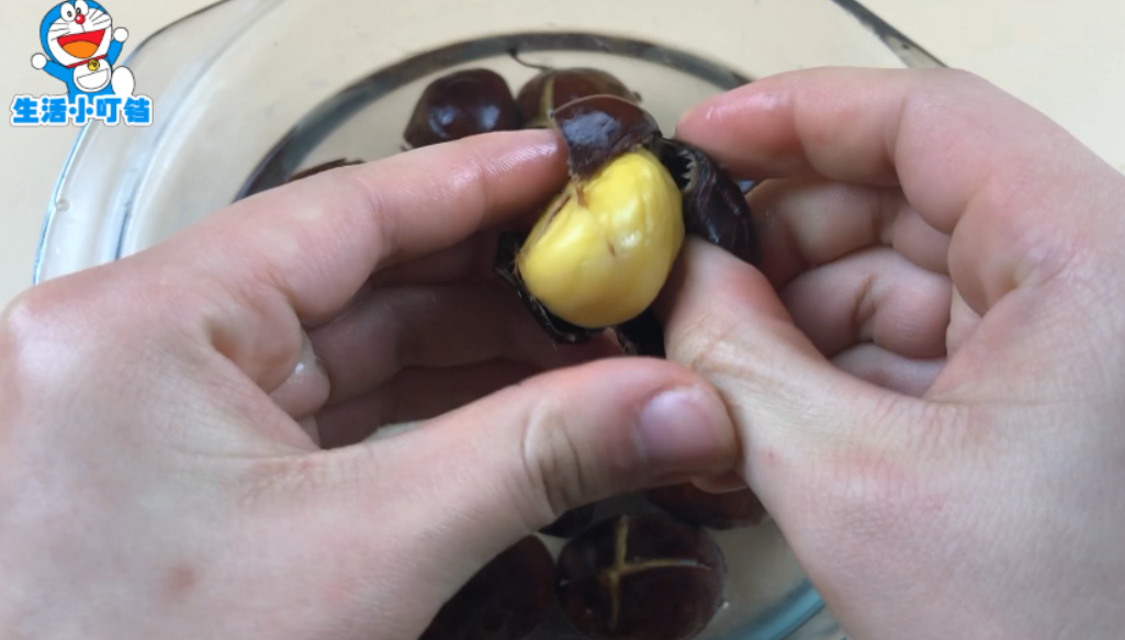 生栗子剥皮的快速方法（巧剥生板栗教程）-9