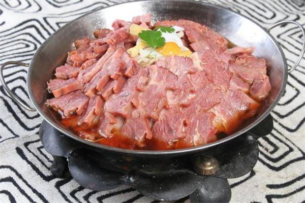 驴肉怎么炖好吃又简单的做法（熟驴肉配什么调料好吃）-1