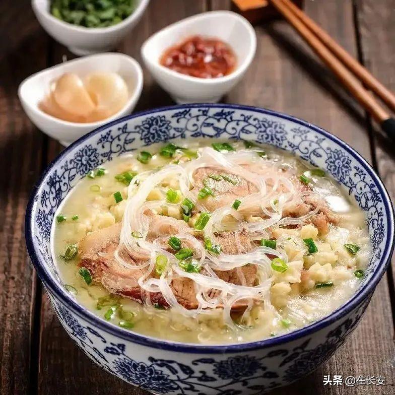 羊肉泡馍是哪里的风味食品（羊肉泡馍发源地是哪里）-2