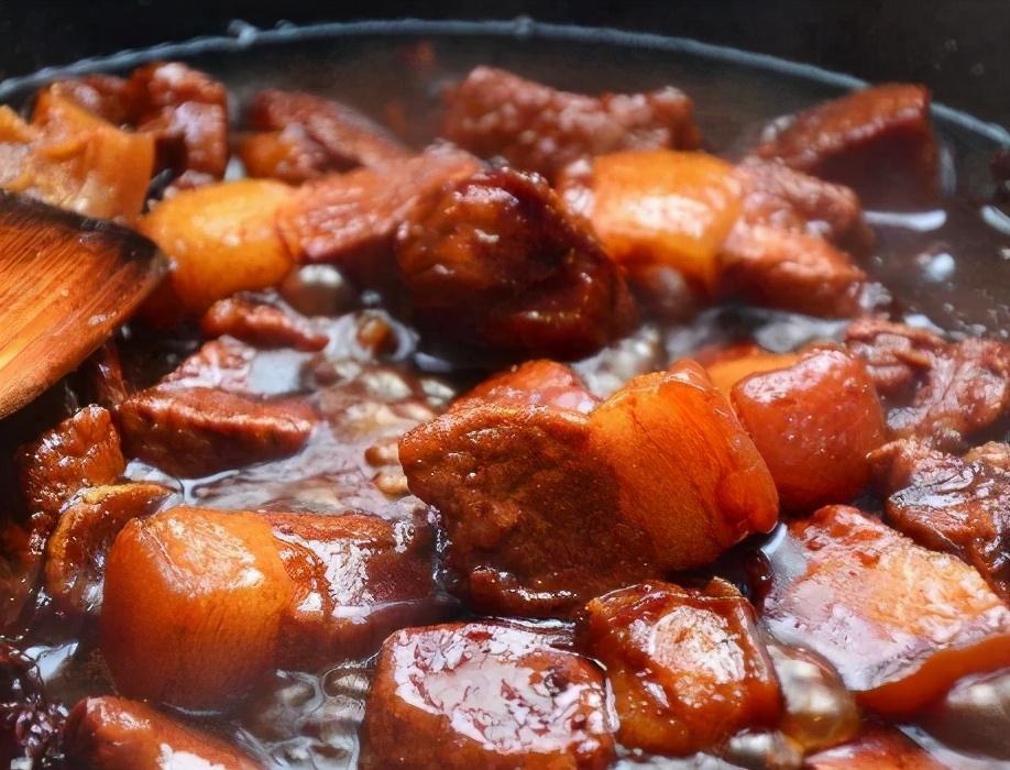 红烧肉炖多久才能软烂（炖红烧肉的技巧）-5