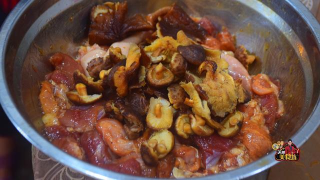 广东粽子肉馅怎么调制才好吃（粽子包什么馅吃着不腻）-4