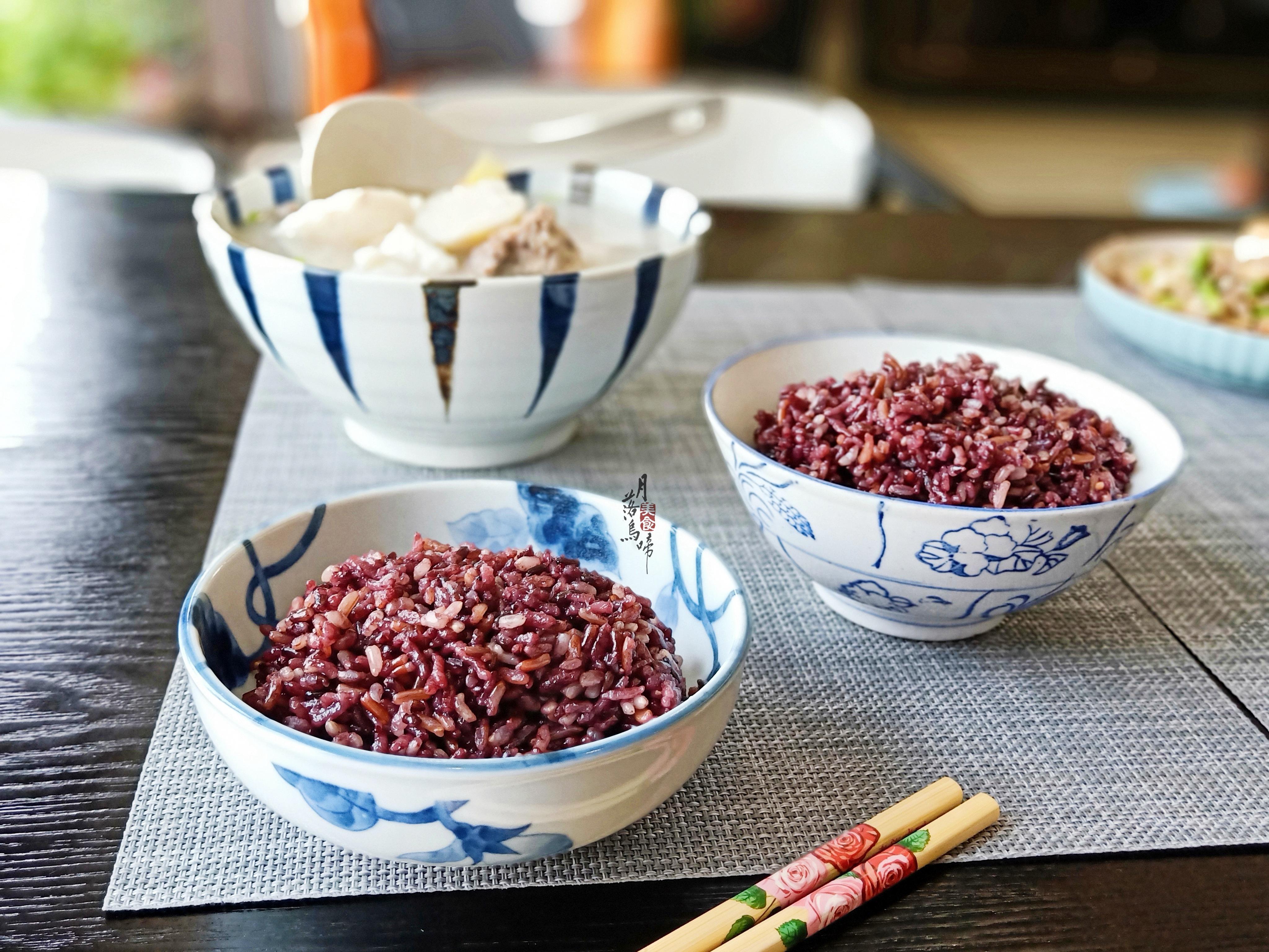 三色糙米饭怎么煮（糙米饭怎么煮才能煮软）-1