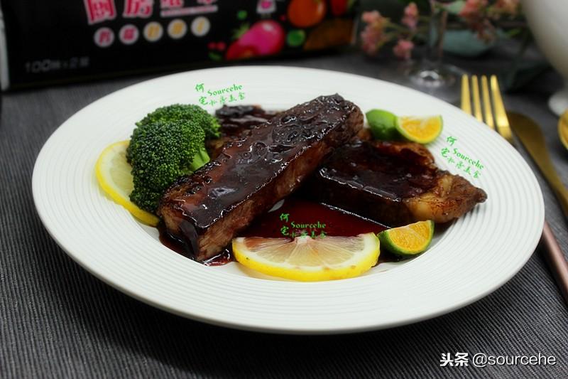 如何煎牛排的家常做法（煎牛排的牛排要洗吗）-3