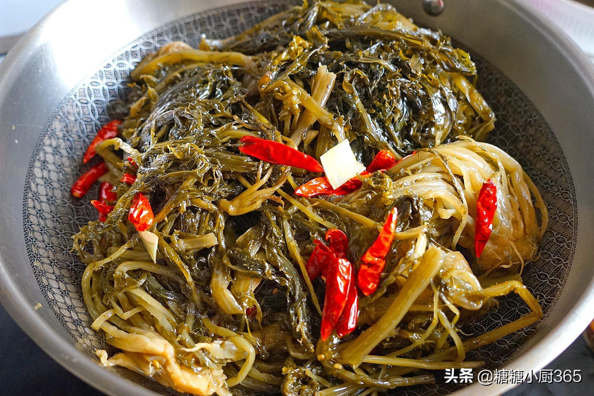不用盐腌制的梅干菜制作方法（最简单的梅干菜做法）-7