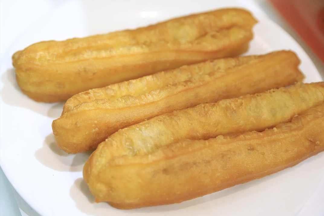 在家怎样炸油条又软又蓬松（自己在家怎么炸果子）-6