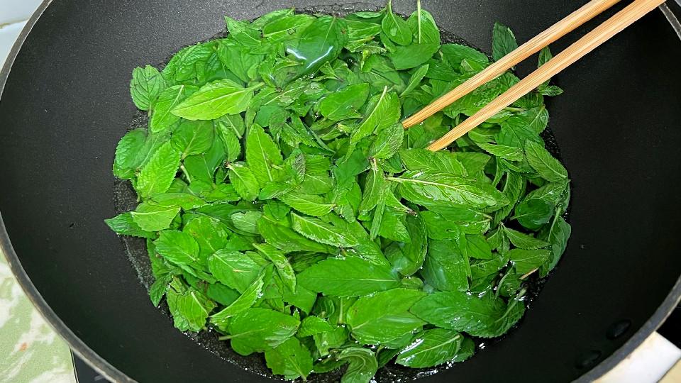 薄荷可以做什么菜 薄荷炒鸡蛋怎么炒-6