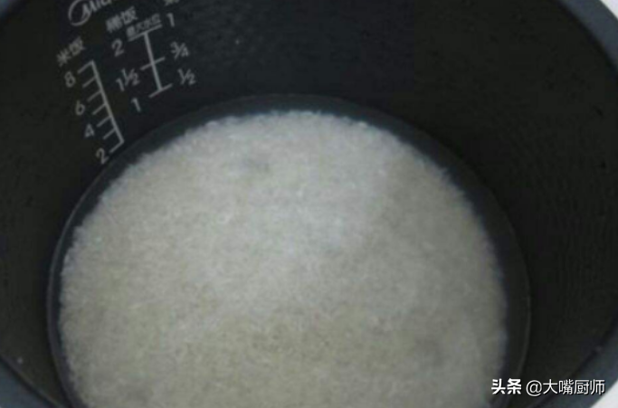 电饭锅蒸大米饭怎么做好吃_正确蒸米饭的方法-6
