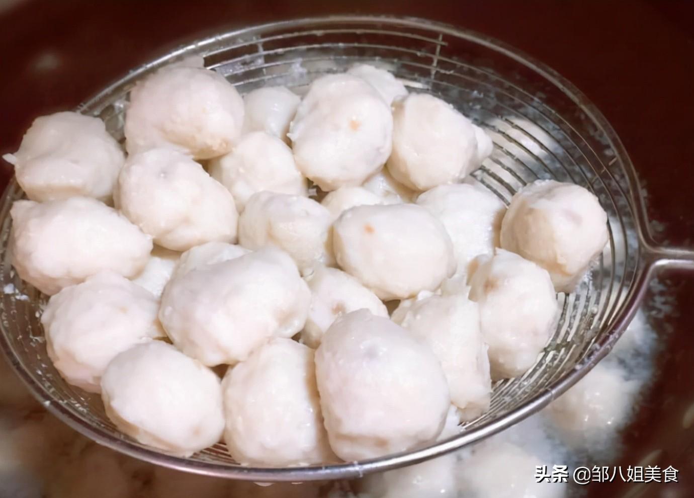 鱼丸子怎么做好吃又简单（在家做鱼丸最简单的办法）-1