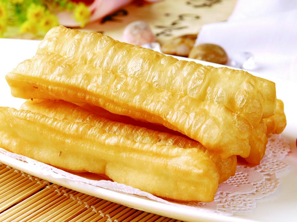 怎样和面炸油条又蓬松又脆（炸油条怎么和面又软又酥）-2
