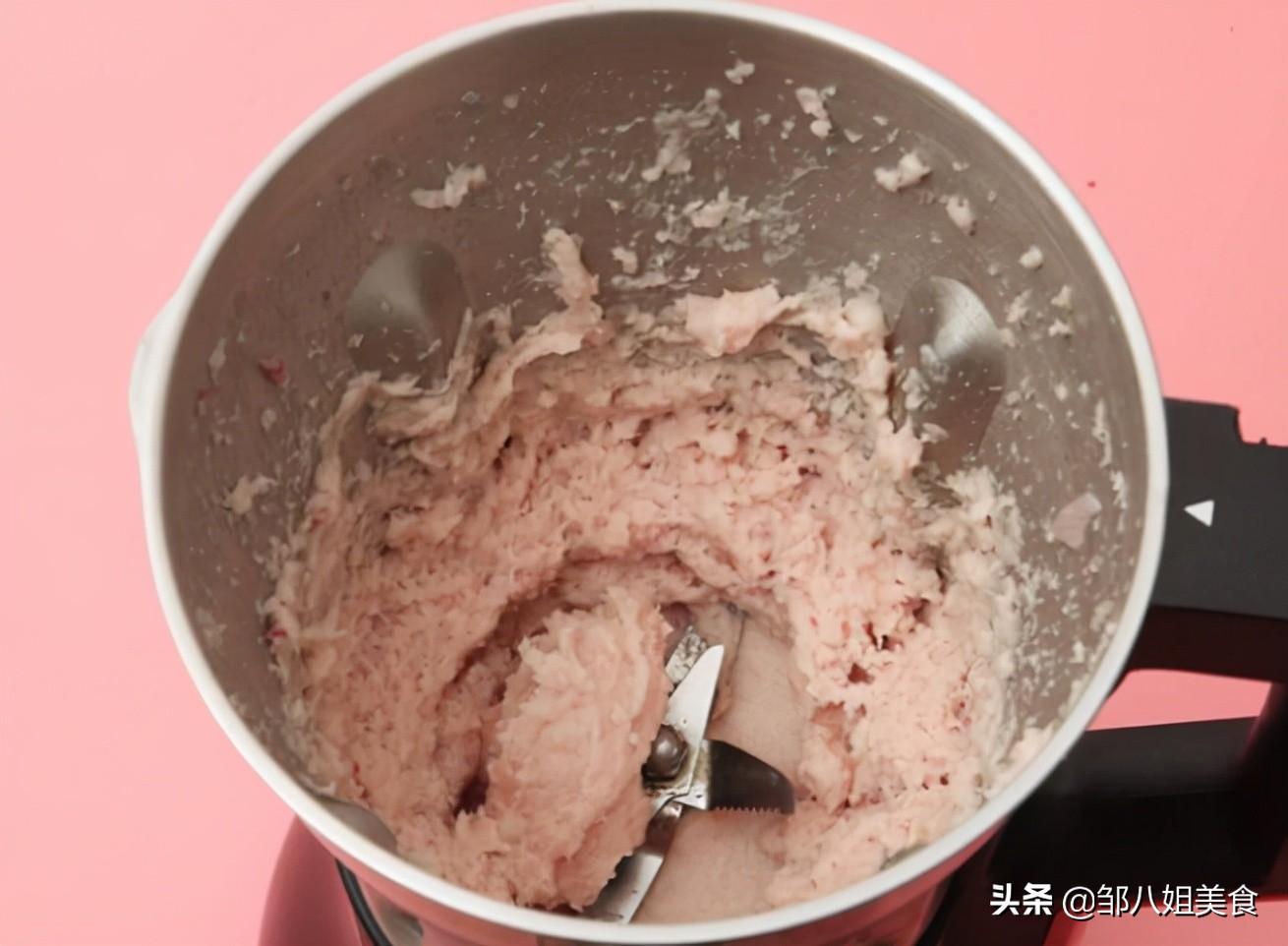 鱼丸子怎么做好吃又简单（在家做鱼丸最简单的办法）-5
